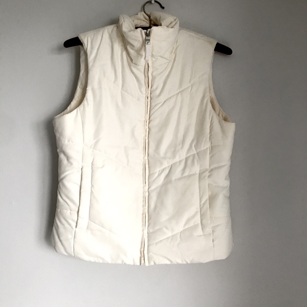 Whiter puffer vest